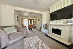 Lounge/Diner- click for photo gallery